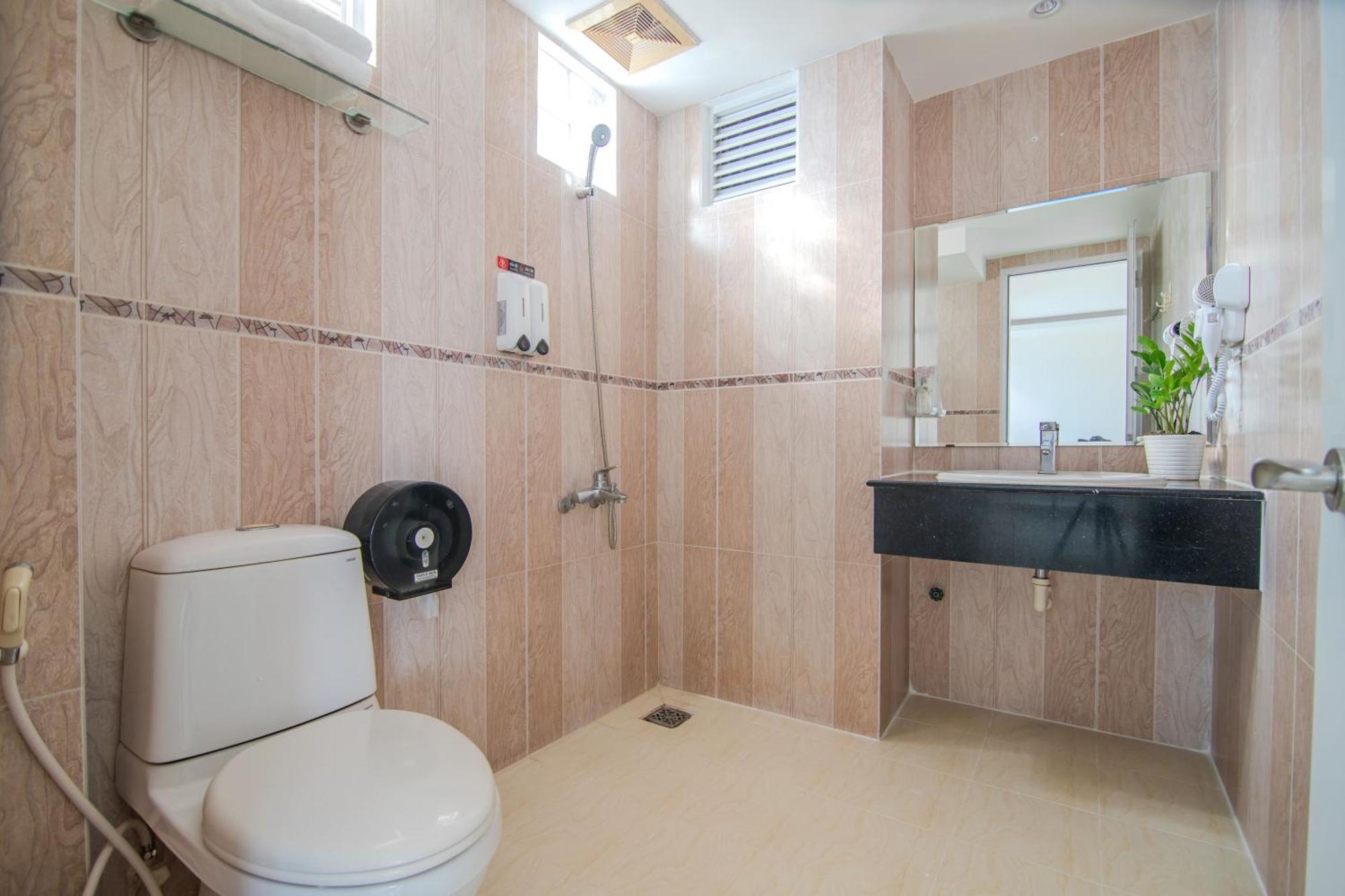 Bin Bin Hotel 3 - Near Sc Vivo City D7 Хошимин Экстерьер фото
